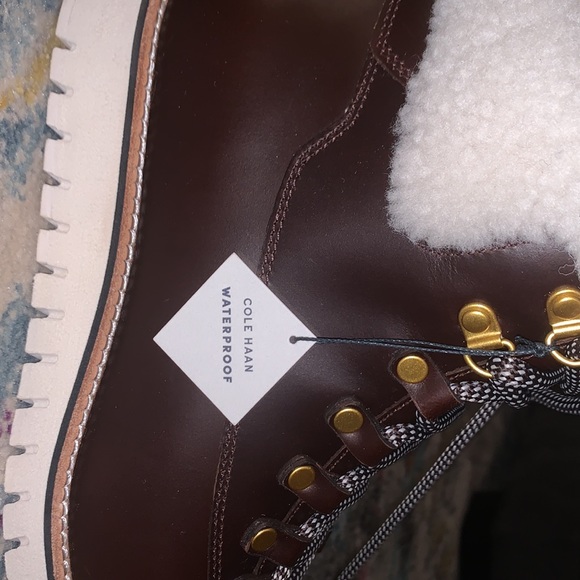 Cole Haan Weatherproof Brown boots with fur - Picture 4 of 4
